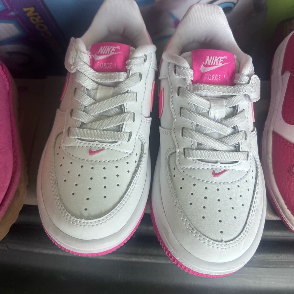 Nike Kids White and Pink Sneakersnike af1